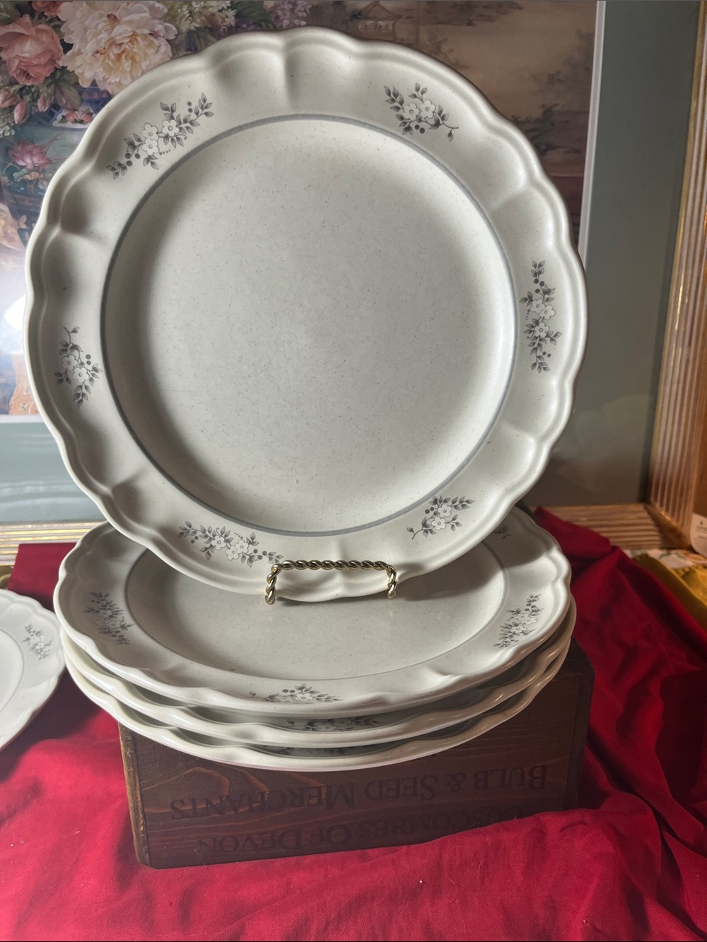 Pfaltzgraff  heirloom pattern set of 4 dinner  Plates in Cream with Gray Floral
